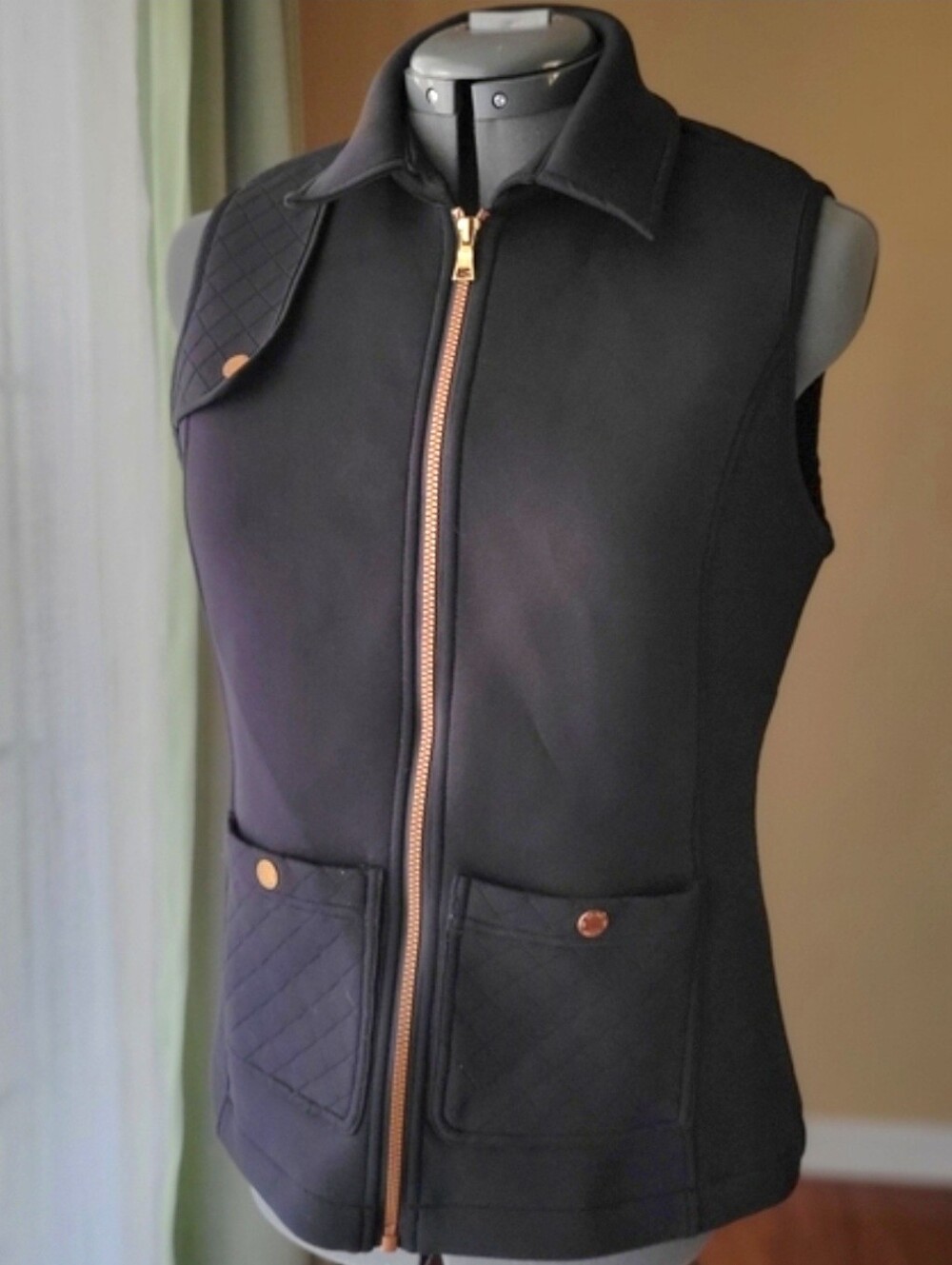 Black Quilted Full Zip Vest Gold Hardware Collared Pockets Womens Small EP Pro